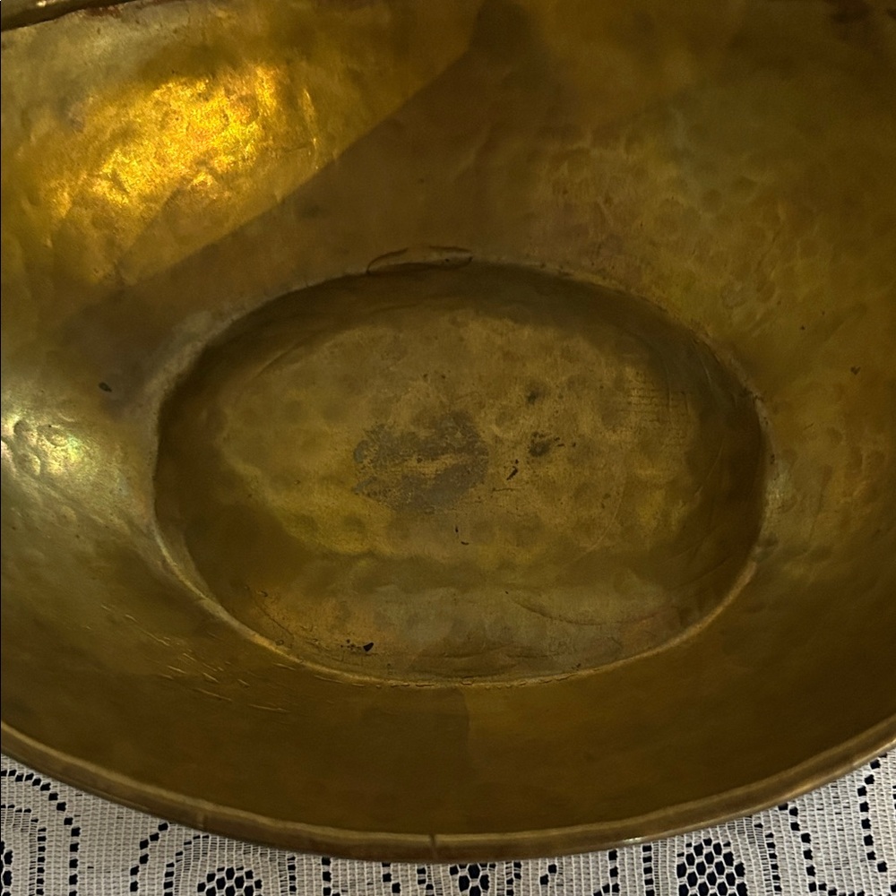 Vintage MCM Brutalist Hammered Brass Basket rare find! - Picture 3 of 8